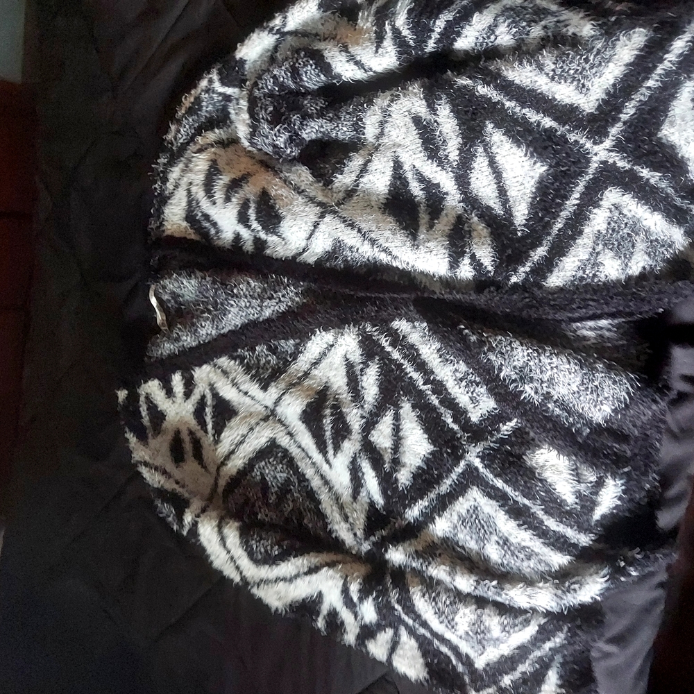 Kaisely Black and White Textured Throw